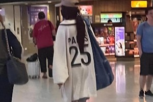 杨幂香港行引猜测，探望女儿小糯米成焦点
