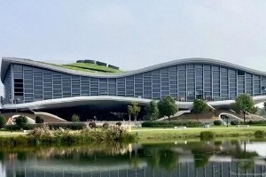 上海主题乐园竞争加剧，小杨哥掉粉1200万，泰国王室聚焦提帮功