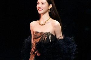 唐嫣钟楚曦同框对比：85花与90后红毯杀手的气场较量
