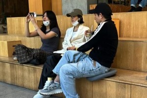 赵丽颖新恋情曝光？与导演赵德胤举止亲密引热议