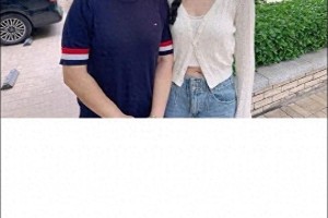 林允否认怀孕传闻 明星月嫂钟姐澄清合照真相